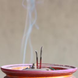 How to Choose the Right Incense Holder for Your Space